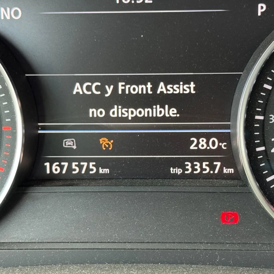 ACC i Front Assist niedostępne. Volkswagen